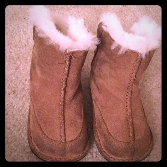 UGG 5206 Sz M Infant Sheepskin Leather Baby Boot - Picture 1 of 4